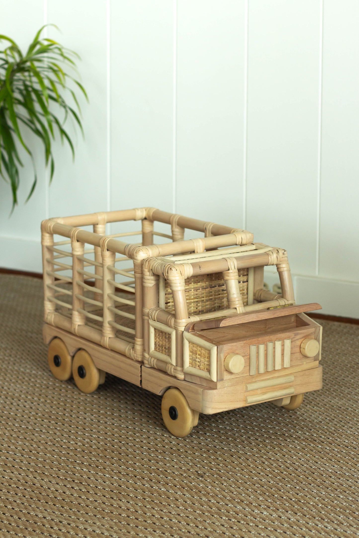 Rattan Oversized Truck